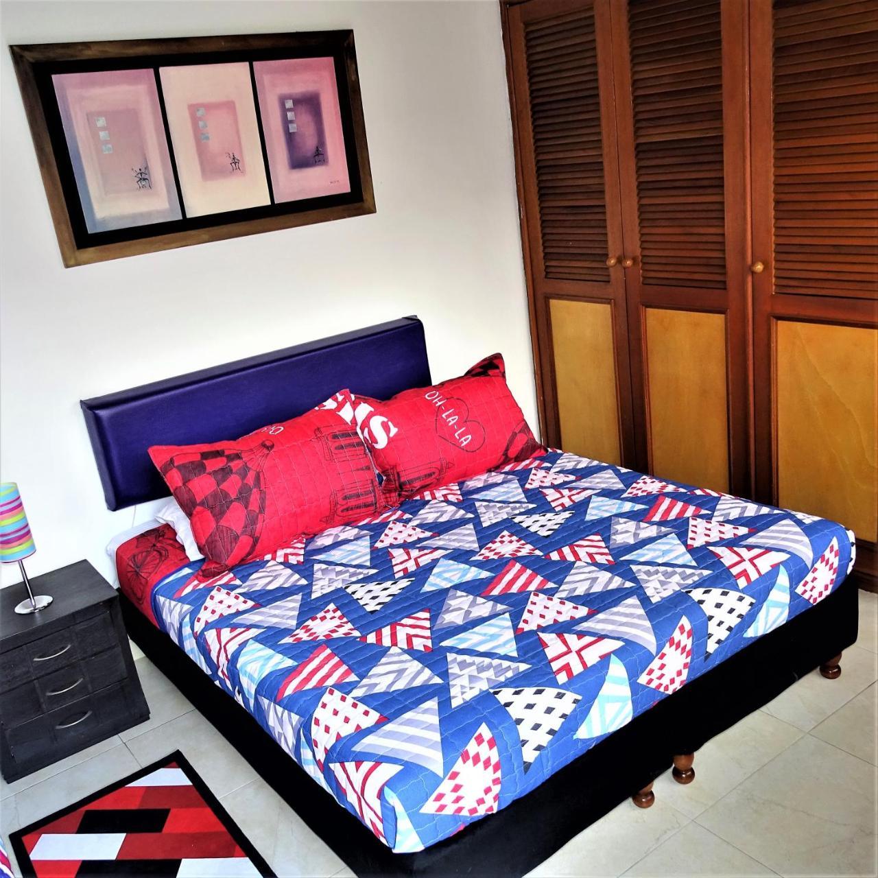 Violeta Park Hostel Bogota Exterior photo