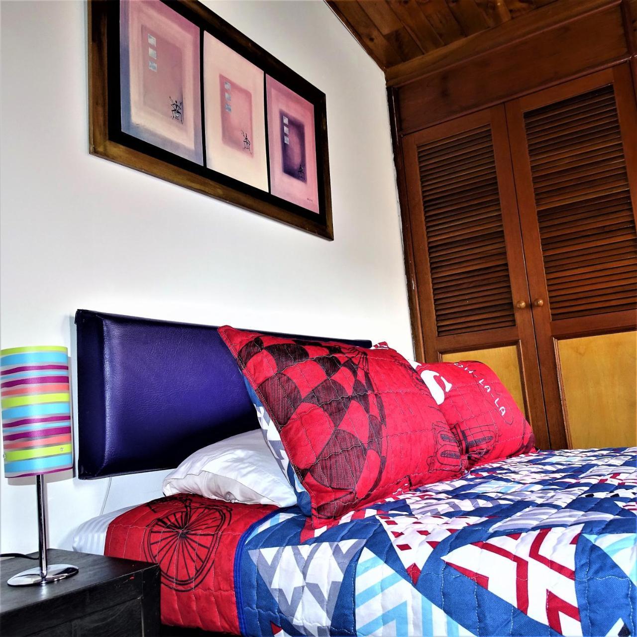 Violeta Park Hostel Bogota Exterior photo