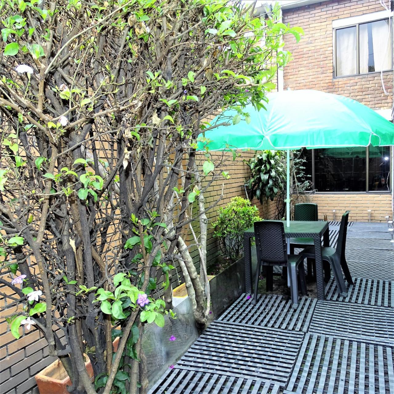 Violeta Park Hostel Bogota Exterior photo